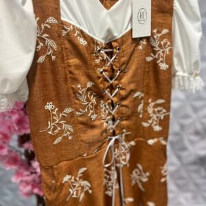 VESTIDO MIDI BORDADO MANGA PRINCESA