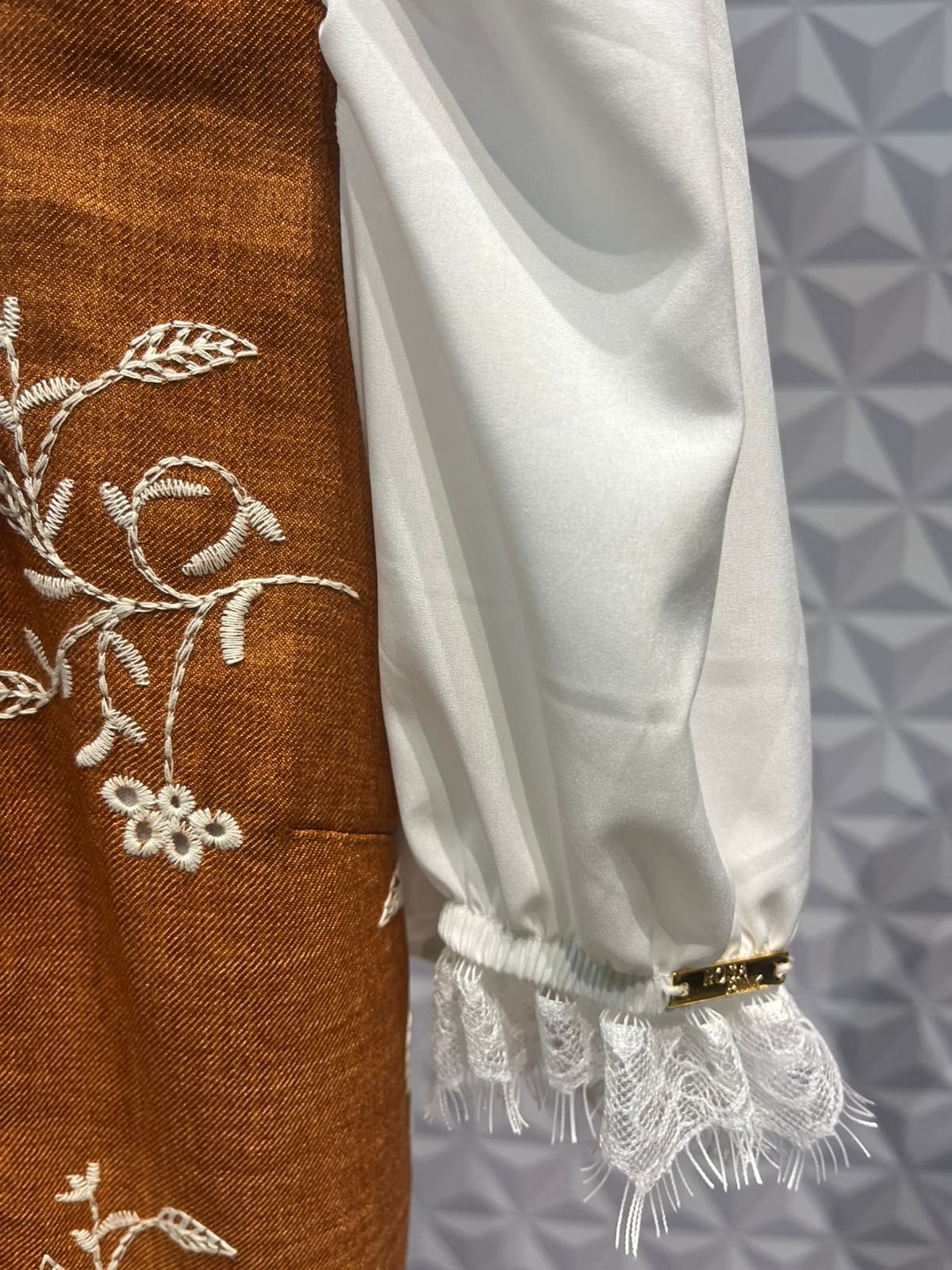 VESTIDO MIDI BORDADO MANGA PRINCESA - Imagem 3