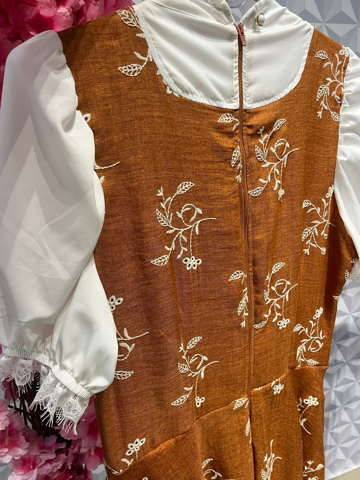 VESTIDO MIDI BORDADO MANGA PRINCESA - Imagem 2