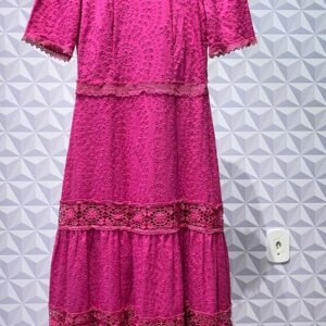 VESTIDO MIDI EM LAISE E GUIPIR