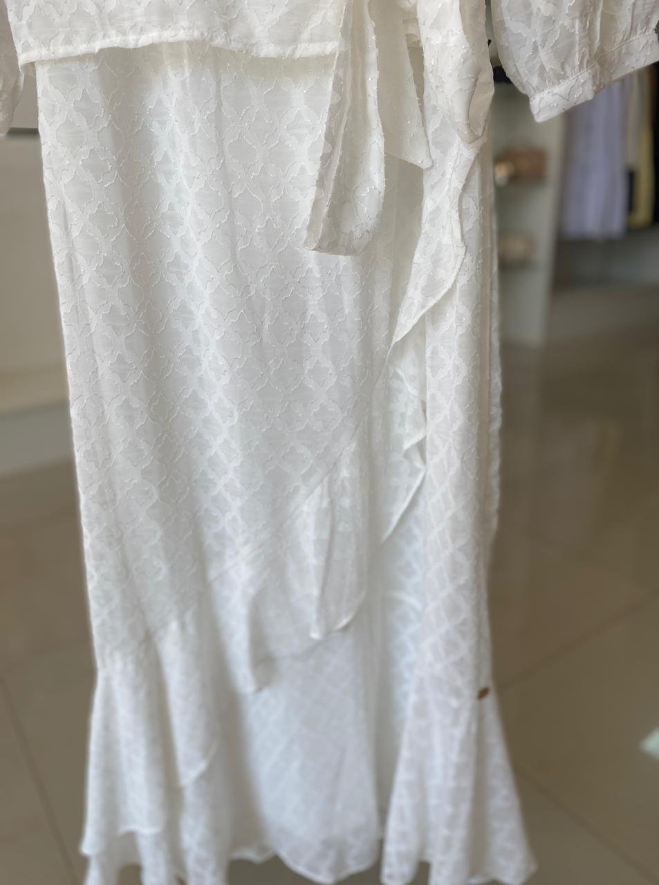 Vestido Branco Sol da Terra – Transpassado com Laço na Cintura TAM M