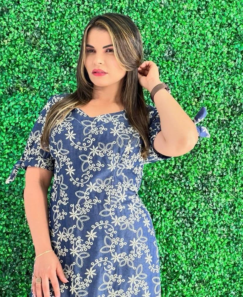 Vestido Midi Azul Floral com Bordados – Sol da Terra TAM