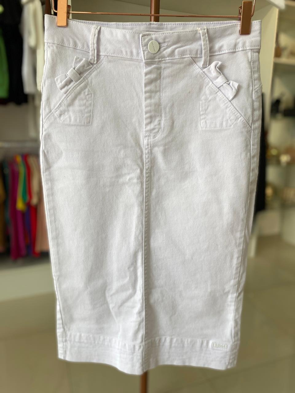 Saia Midi Larissa – Branca com Detalhe de Laço TAM 40